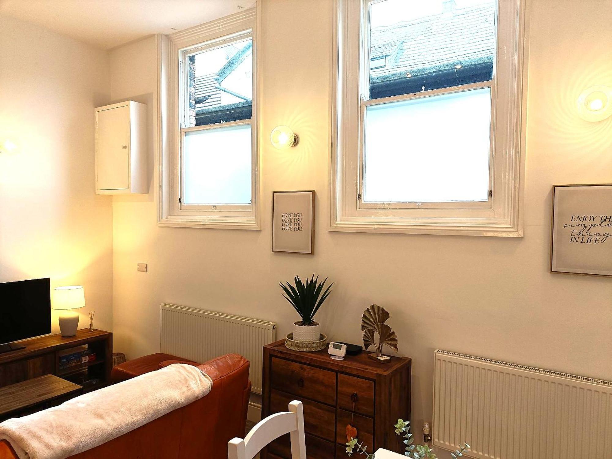 Whitchurch High Street Hideaway Экстерьер фото